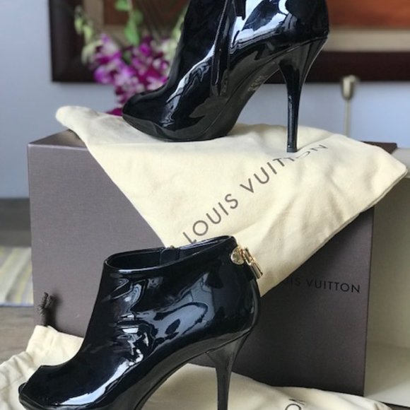 Louis Vuitton: Peep toe patent leather bootie in Black / Noir  (38.5) - Picture 1 of 11